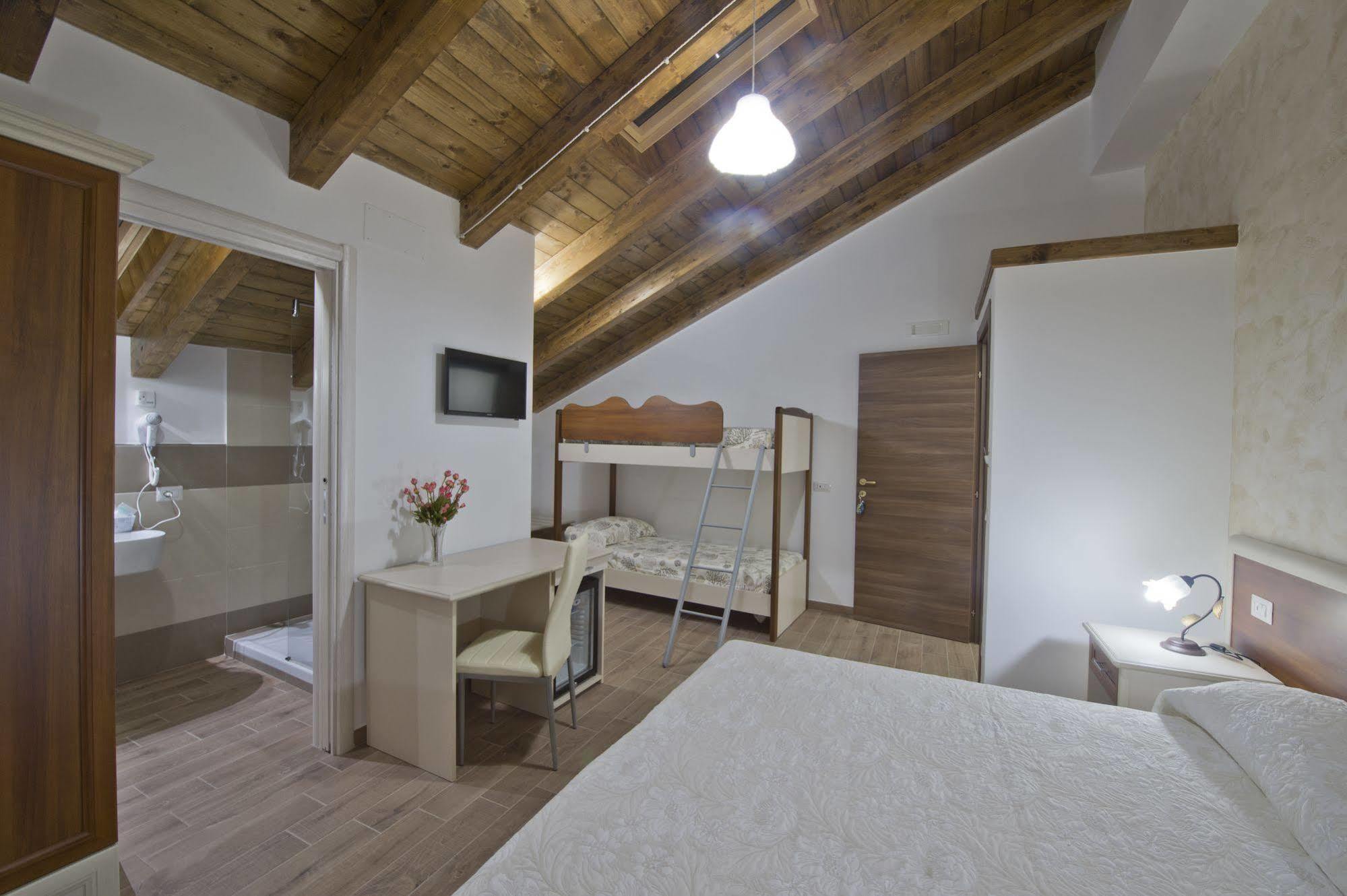 Bed and Breakfast Gli Dei Gemelli Аджерола Экстерьер фото