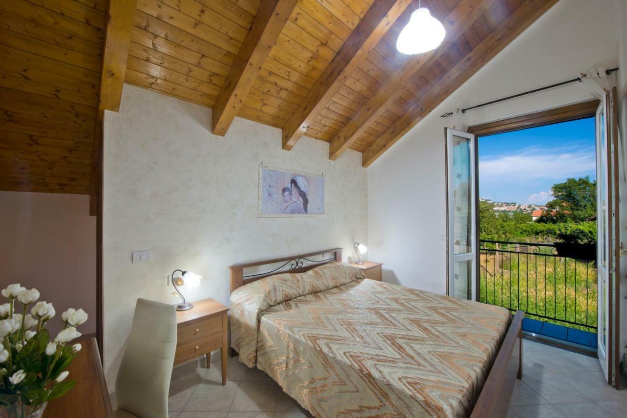 Bed and Breakfast Gli Dei Gemelli Аджерола Экстерьер фото