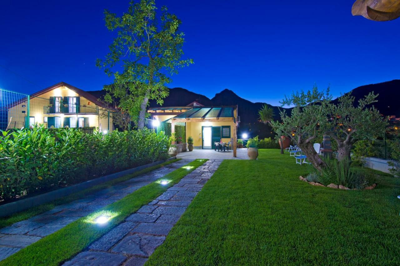 Bed and Breakfast Gli Dei Gemelli Аджерола Экстерьер фото